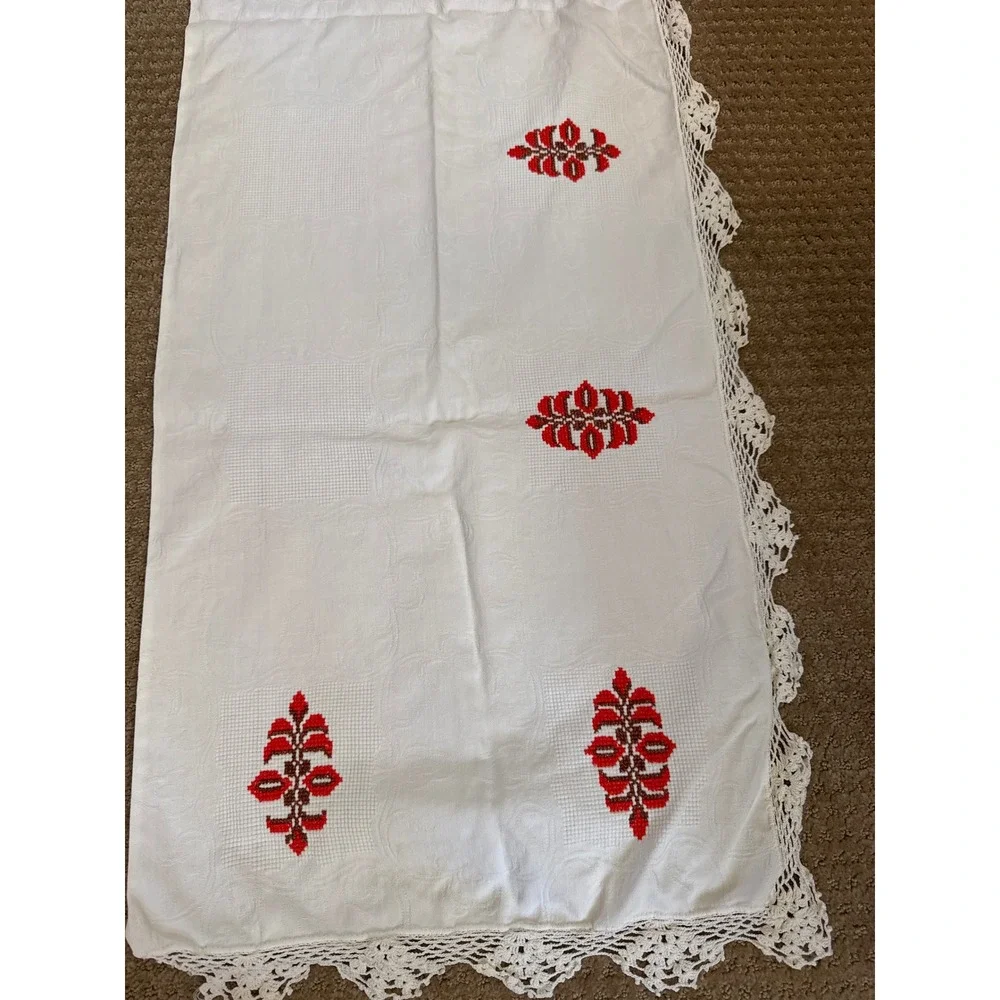 Vintage Cross Stitch Embroidered Table Runner White Red Floral Crochet Lace 59in